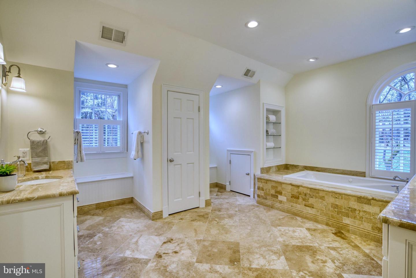 718 Potomac Knolls Dr