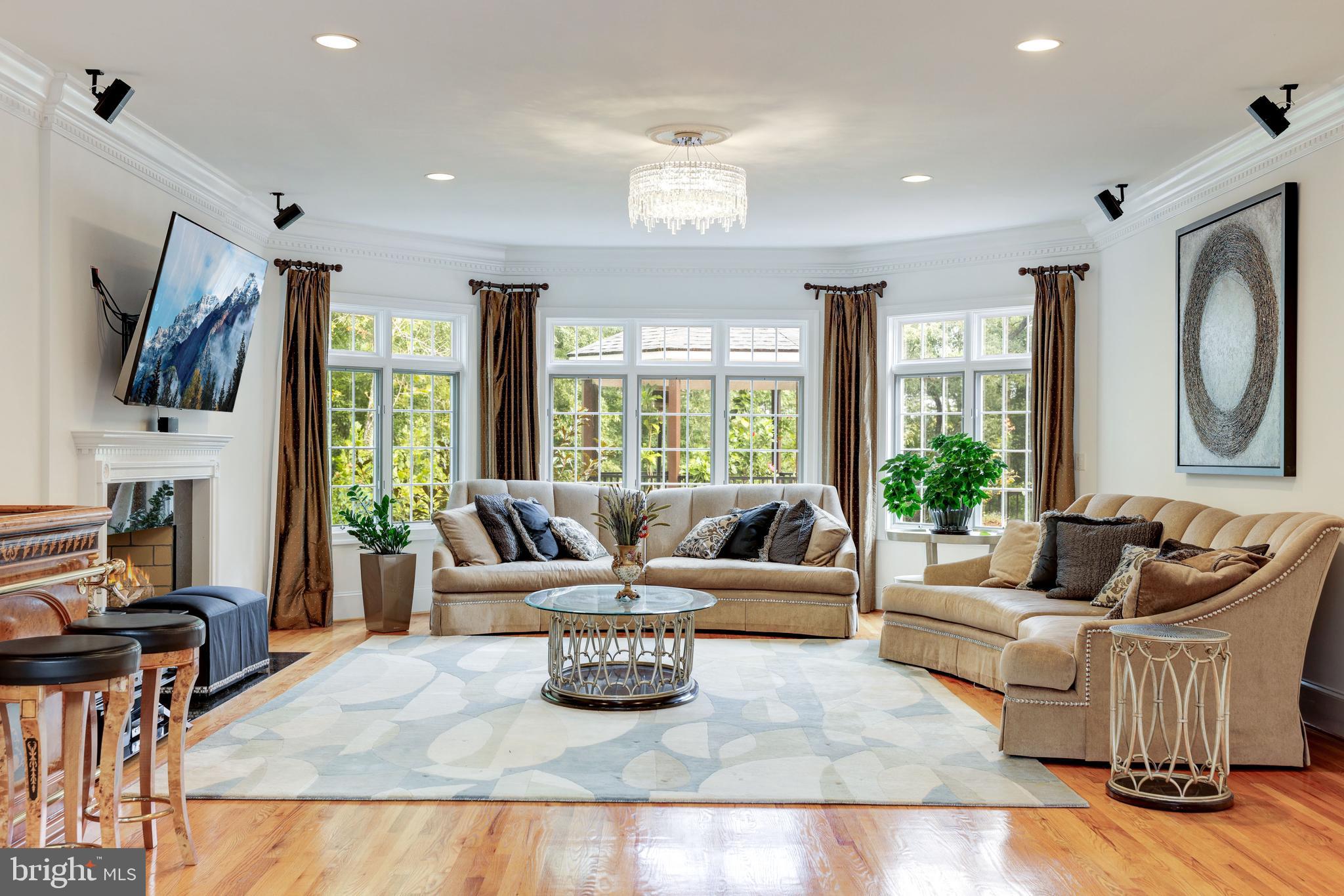 6832 Georgetown Pike