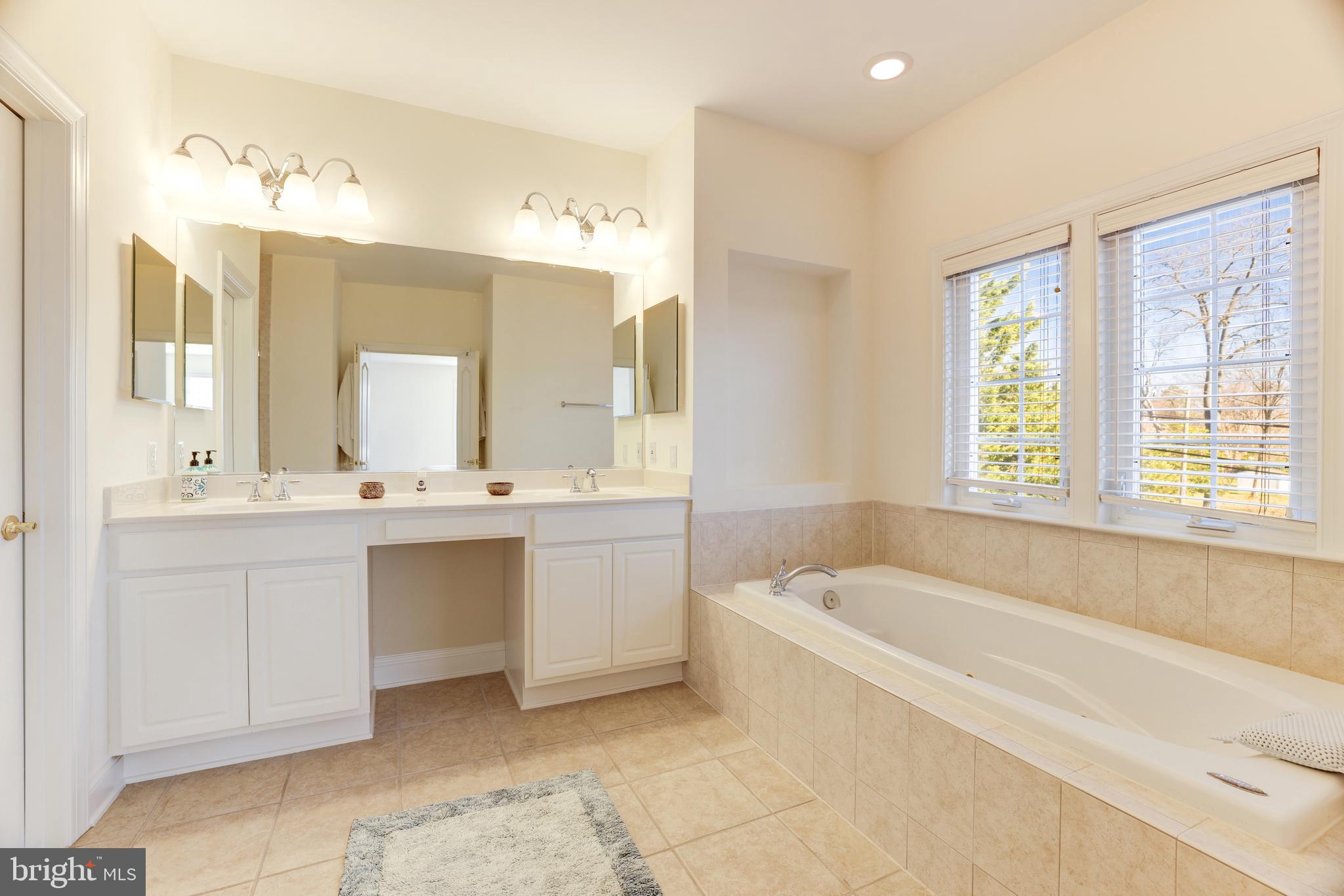 2343 Brittany Parc Dr