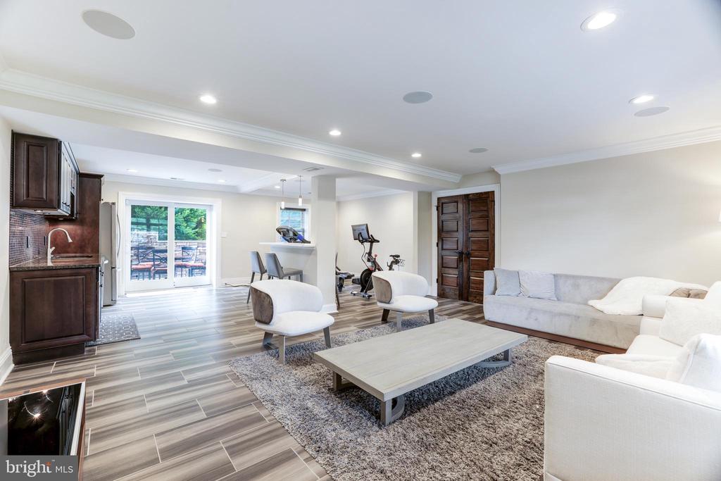 8105 Falstaff Rd