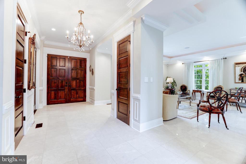 8105 Falstaff Rd