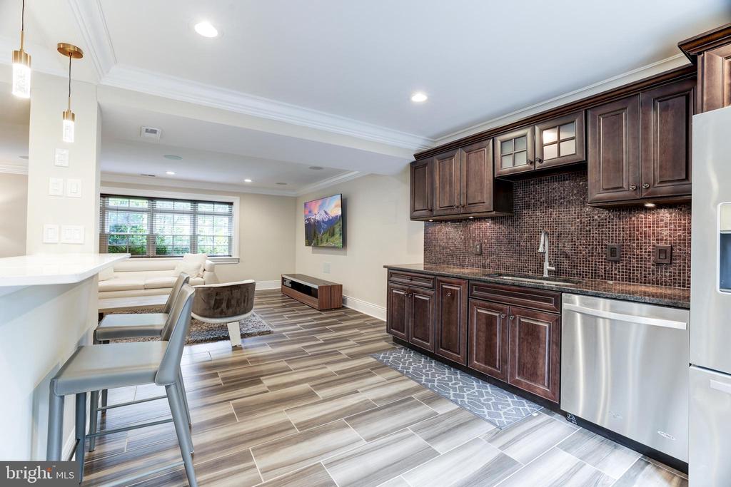 8105 Falstaff Rd