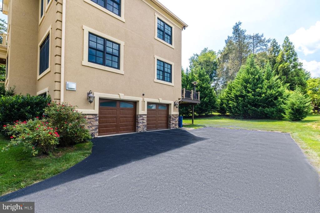8105 Falstaff Rd