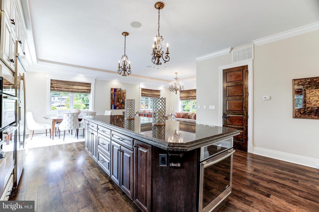8105 Falstaff Rd