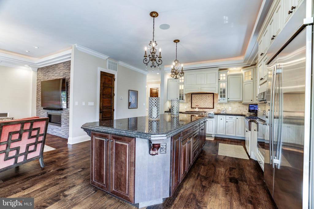 8105 Falstaff Rd