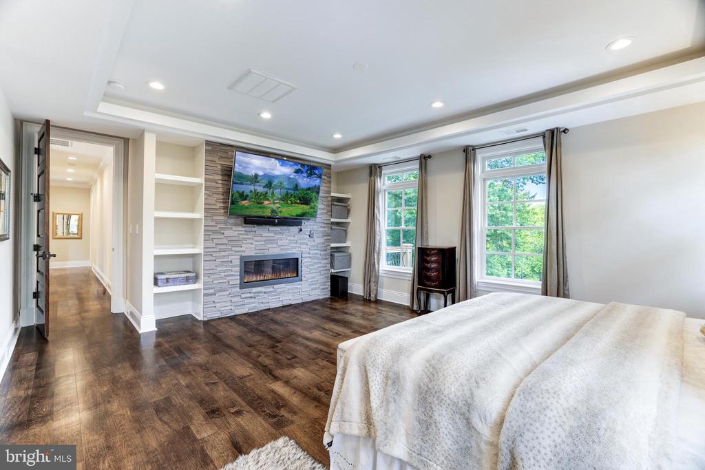 8105 Falstaff Rd