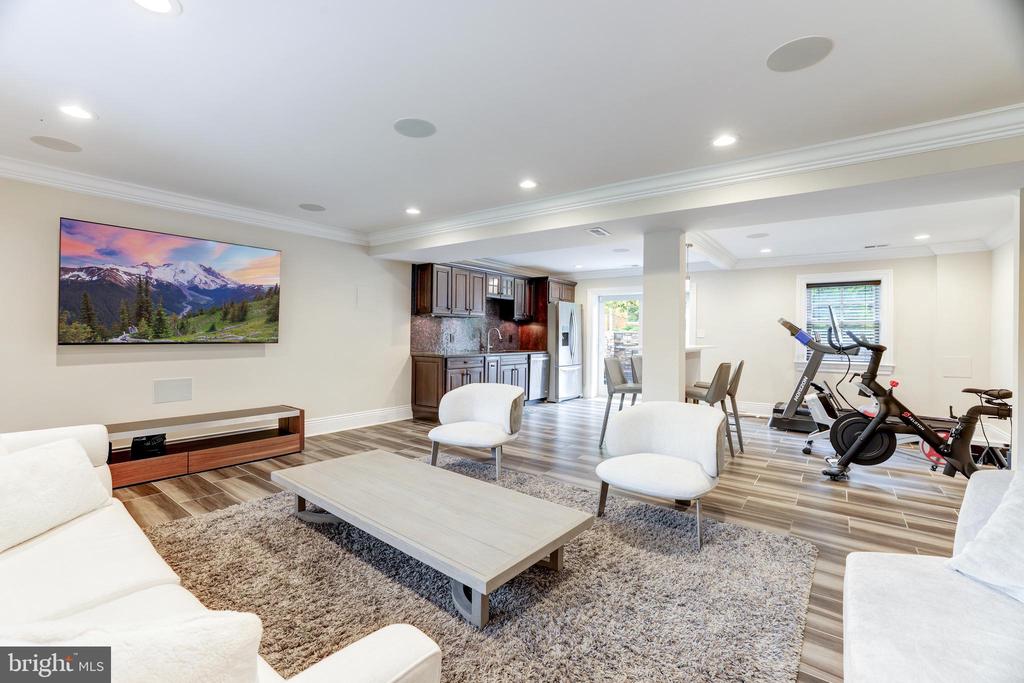 8105 Falstaff Rd