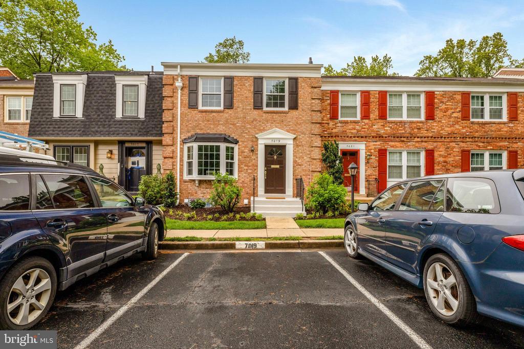 7019 Alicent Pl