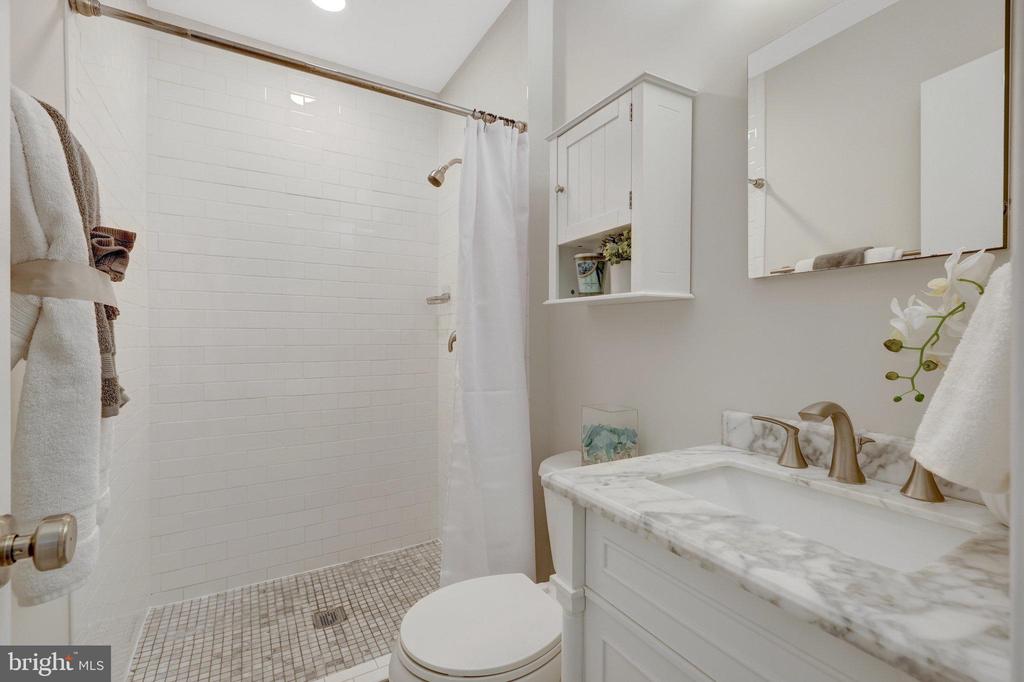 7019 Alicent Pl