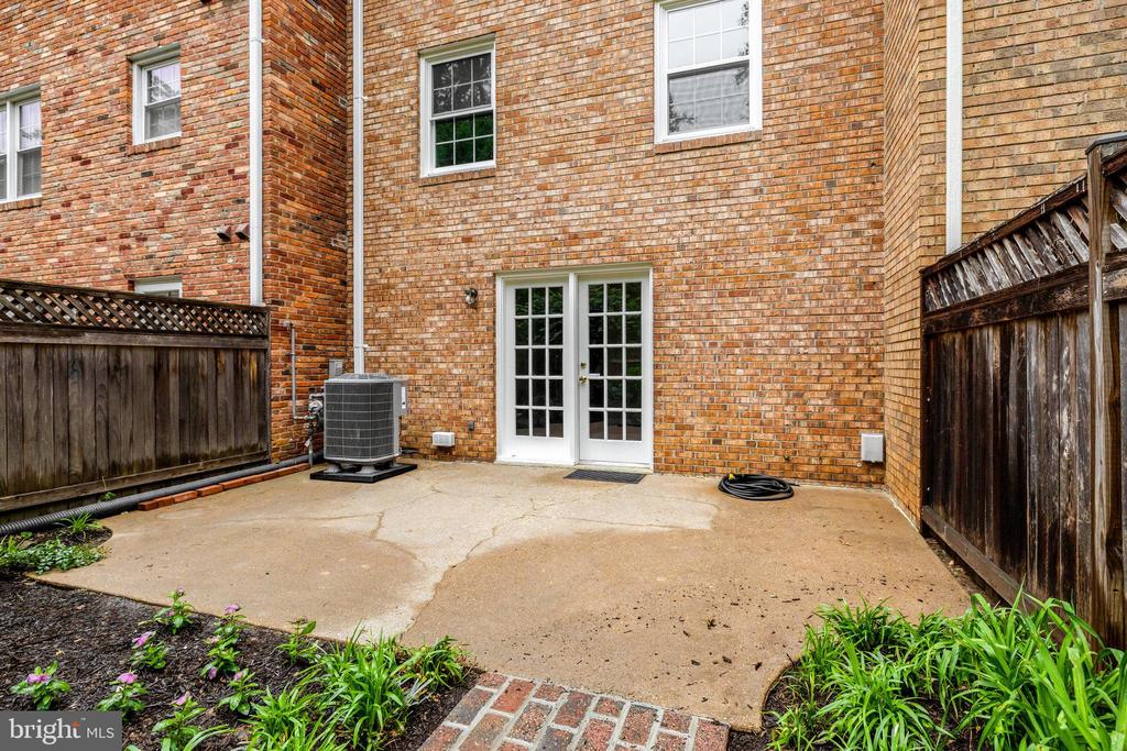 7019 Alicent Pl