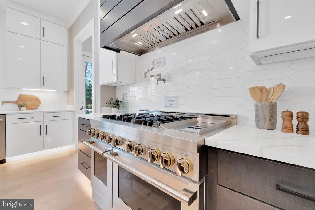 6226 KELLOGG DRIVE
