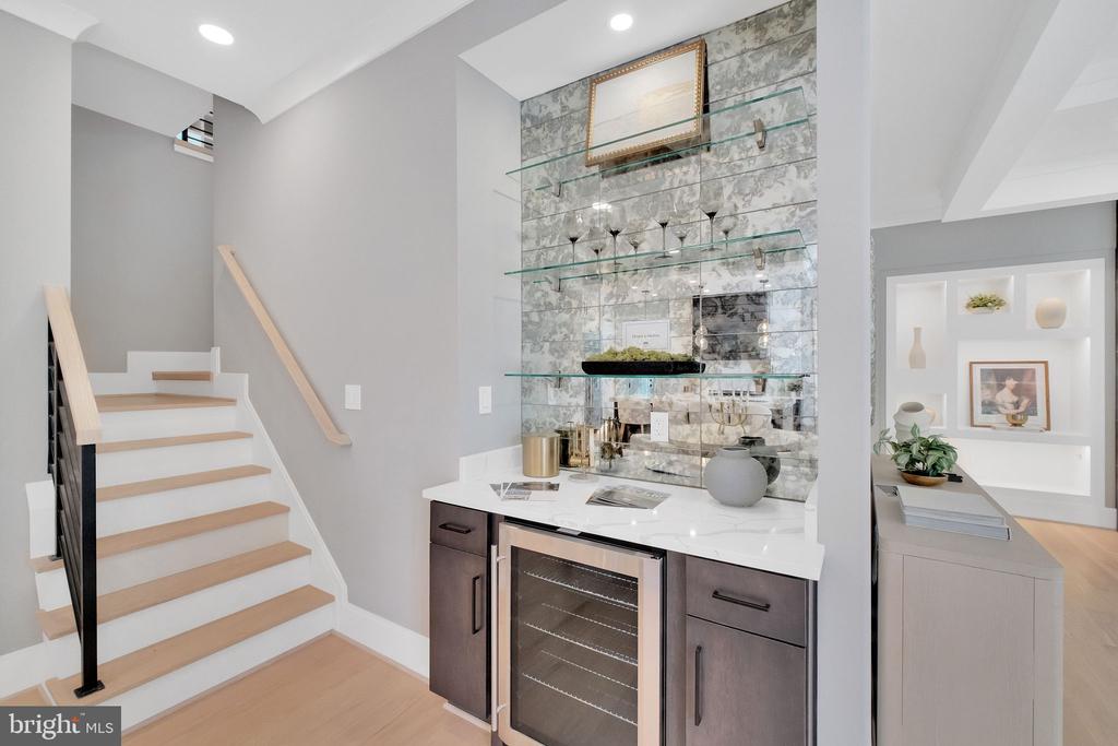6226 KELLOGG DRIVE