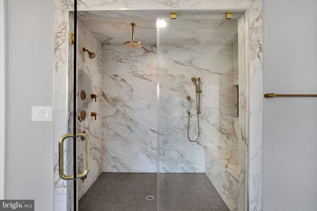 6226 KELLOGG DRIVE