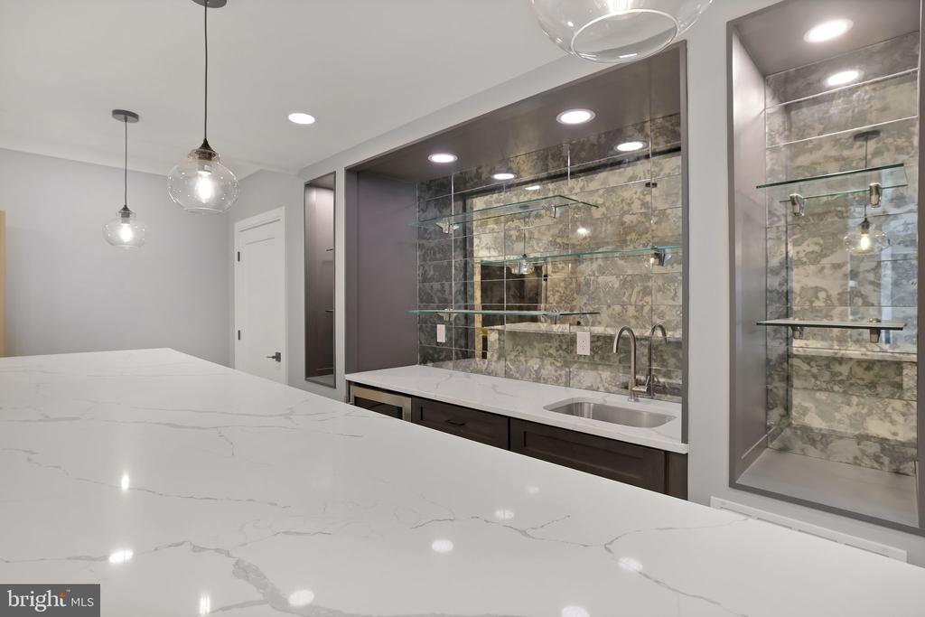 6226 KELLOGG DRIVE