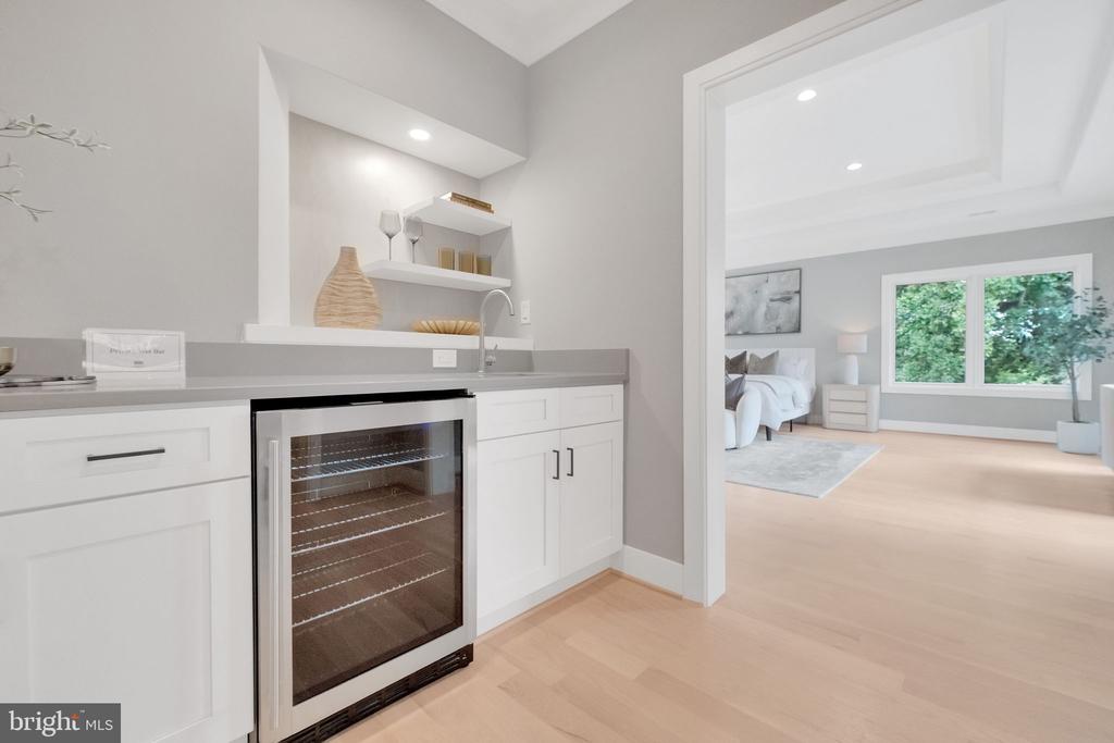 6226 KELLOGG DRIVE