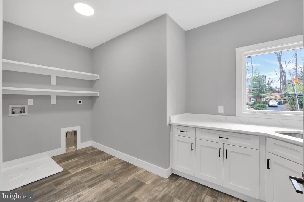 6226 KELLOGG DRIVE