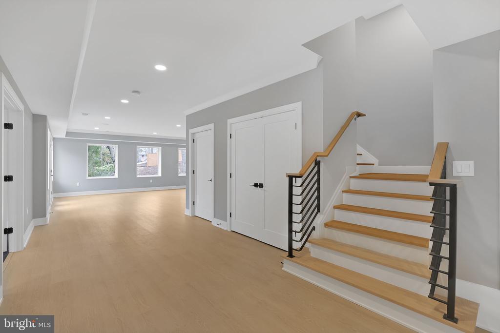 6226 KELLOGG DRIVE