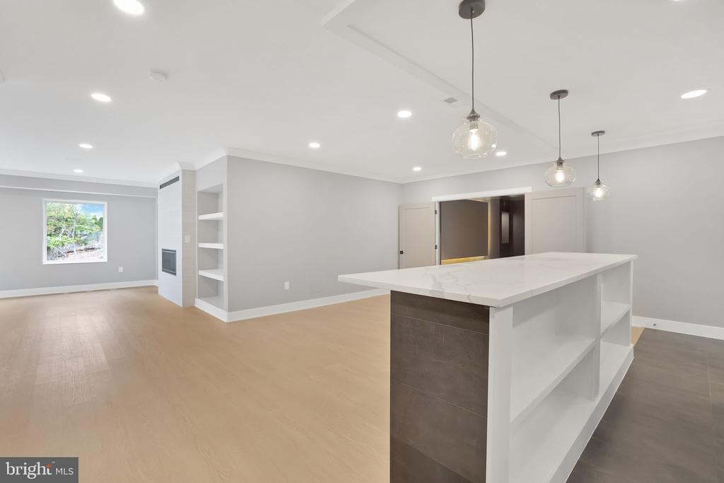 6226 KELLOGG DRIVE