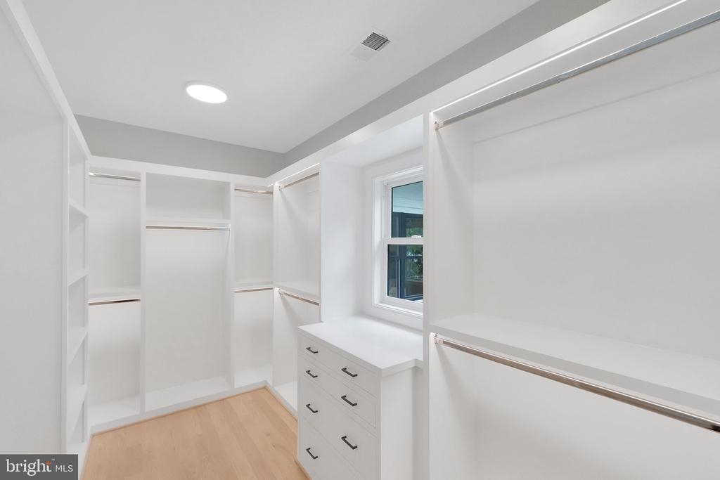 6226 KELLOGG DRIVE