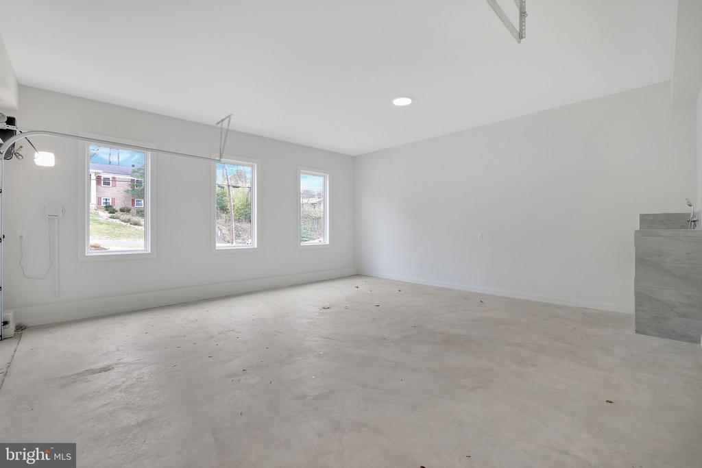 6226 KELLOGG DRIVE