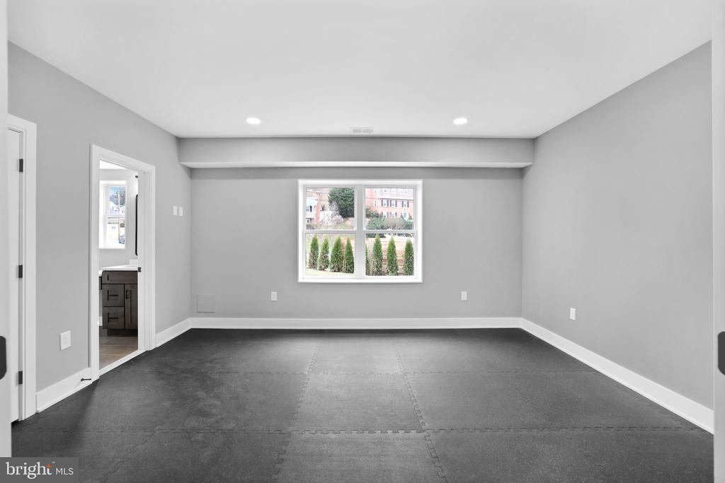 6226 KELLOGG DRIVE