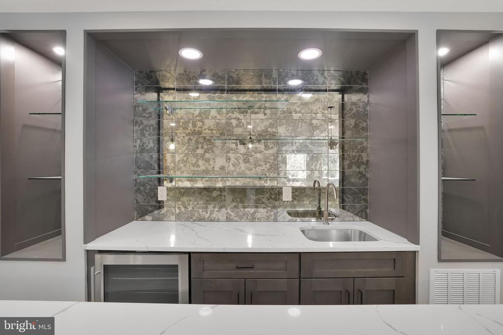 6226 KELLOGG DRIVE