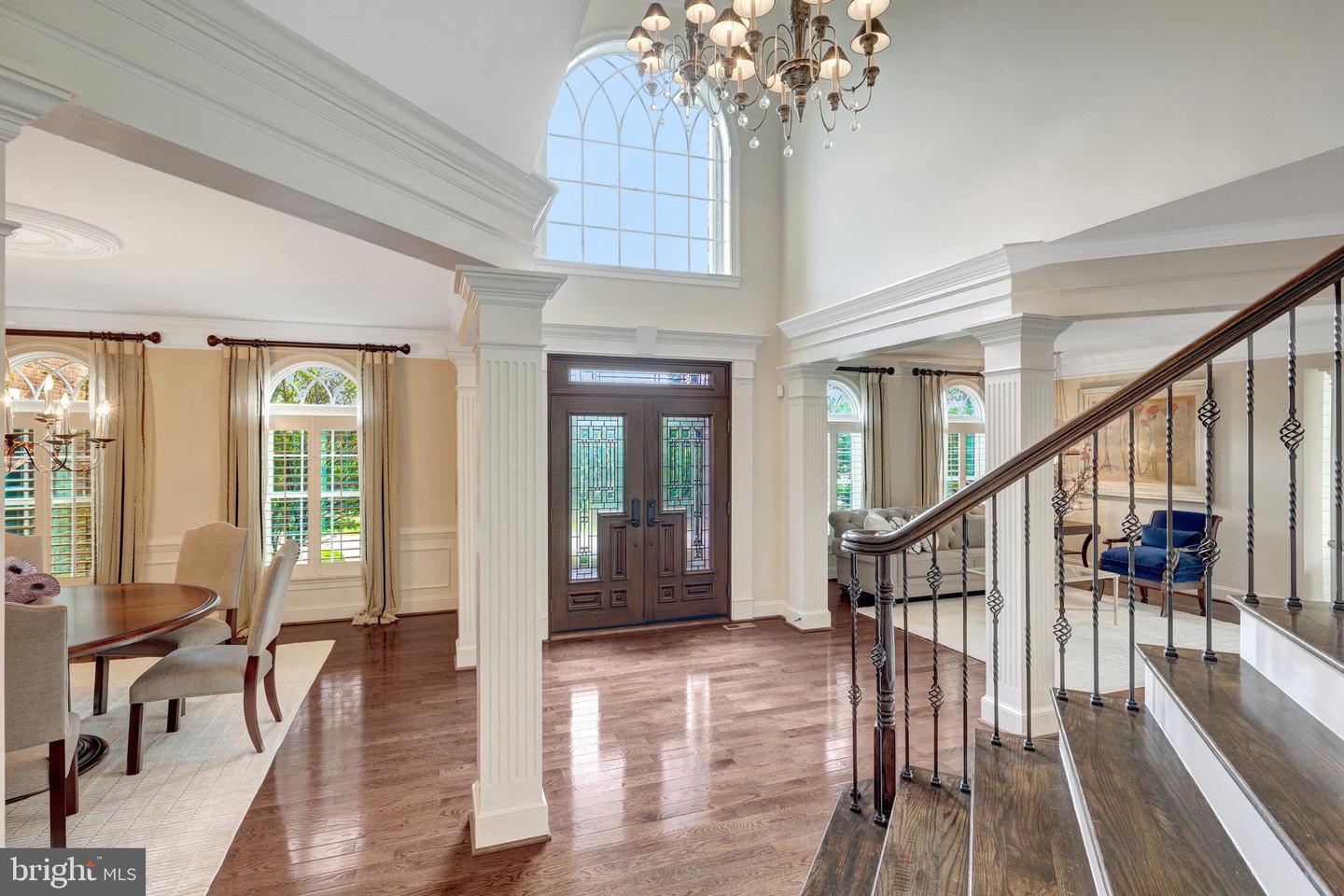 1678 Hunting Crest Way