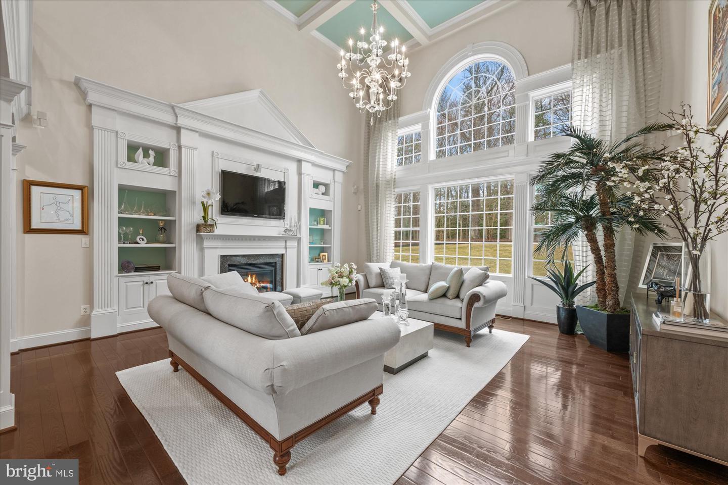 1678 Hunting Crest Way
