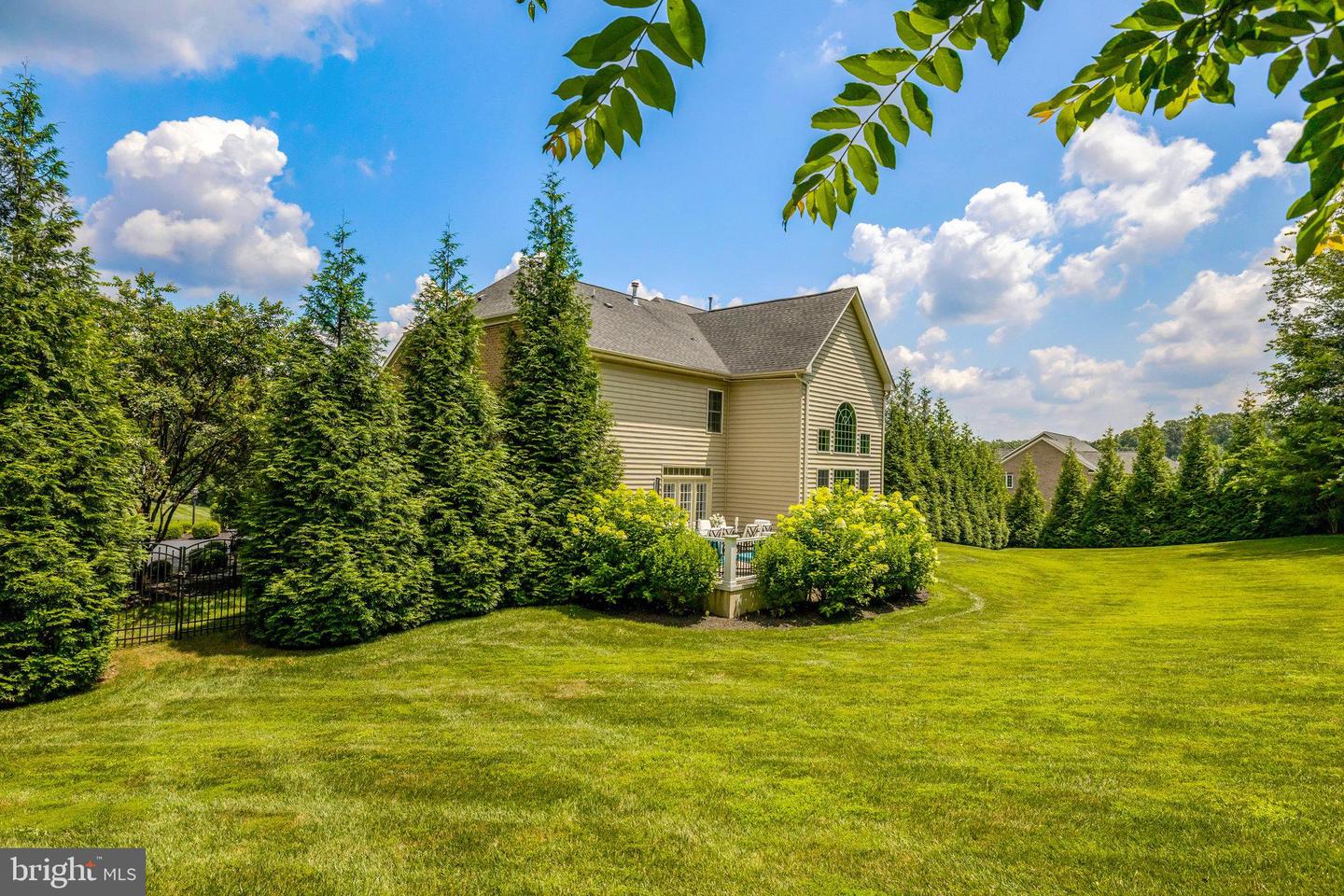1678 Hunting Crest Way
