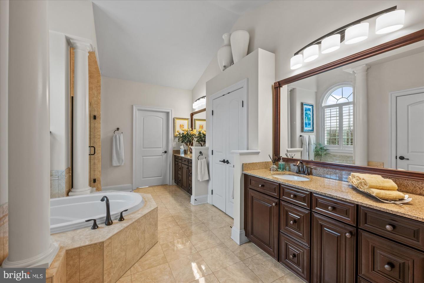 1678 Hunting Crest Way