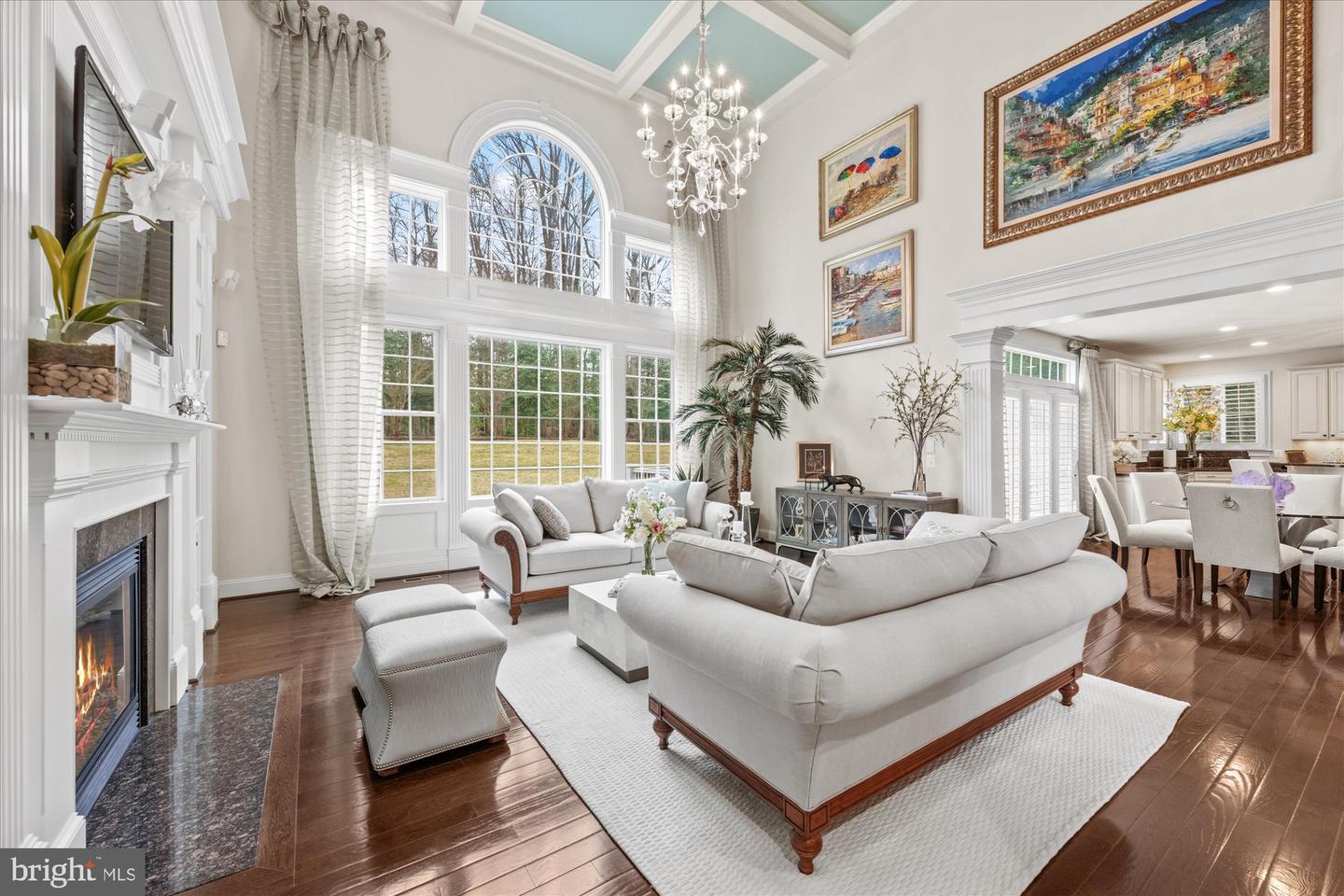 1678 Hunting Crest Way