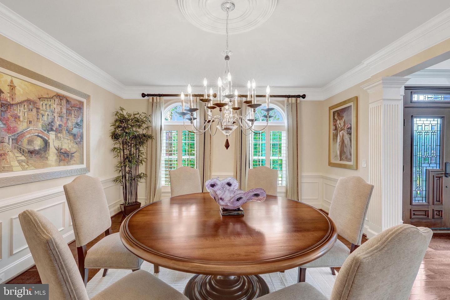 1678 Hunting Crest Way