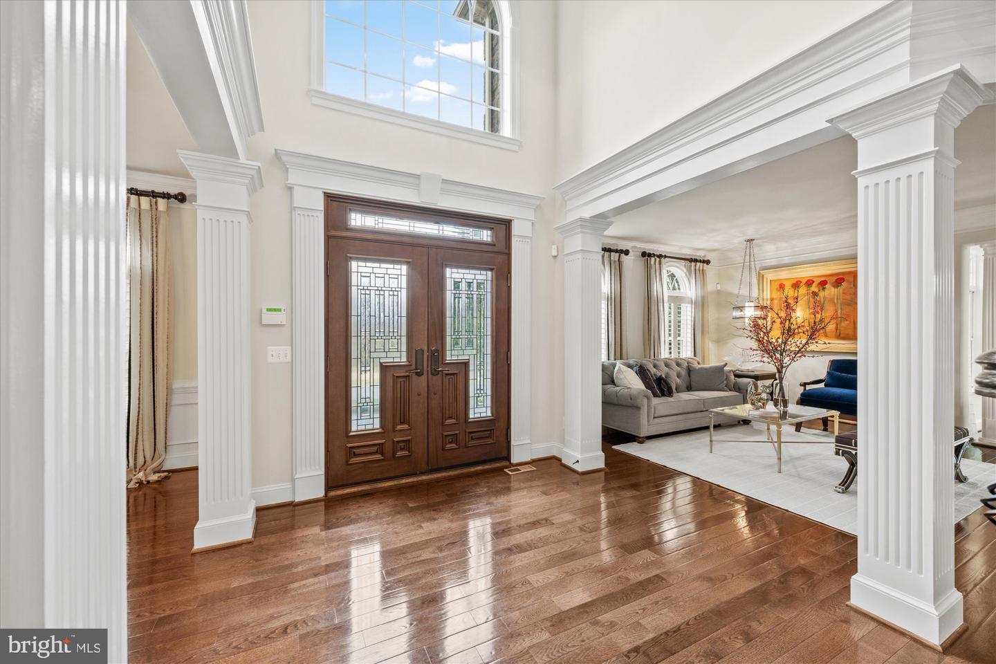 1678 Hunting Crest Way