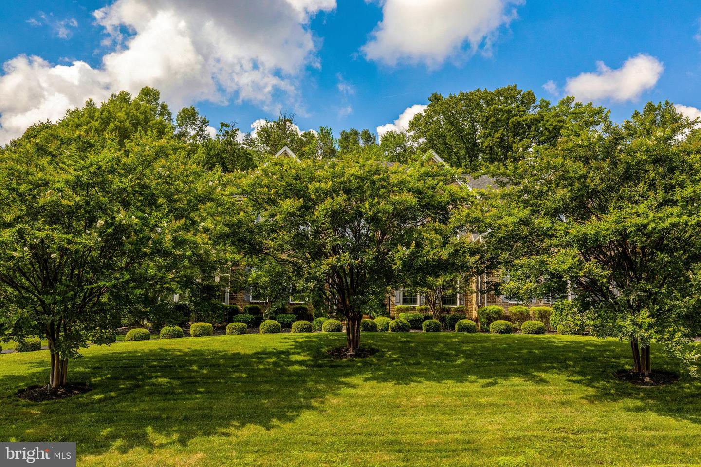 1678 Hunting Crest Way