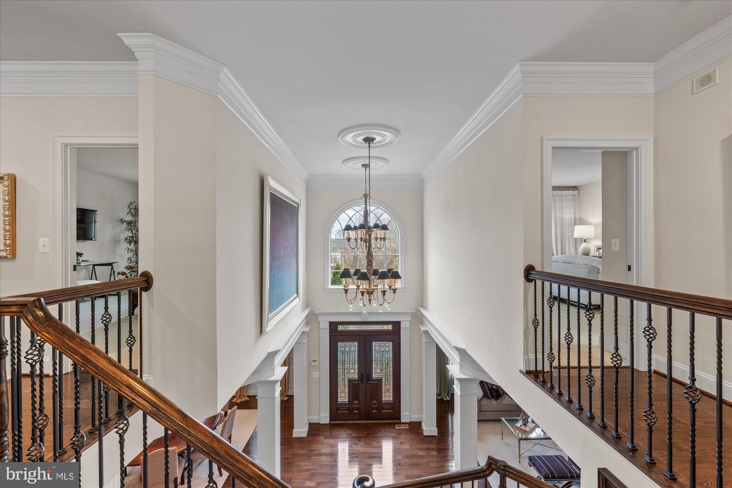 1678 Hunting Crest Way