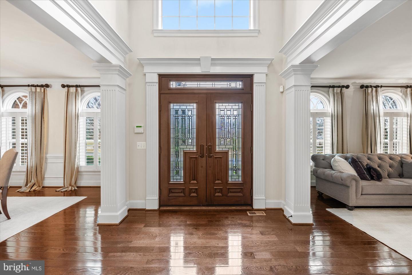 1678 Hunting Crest Way
