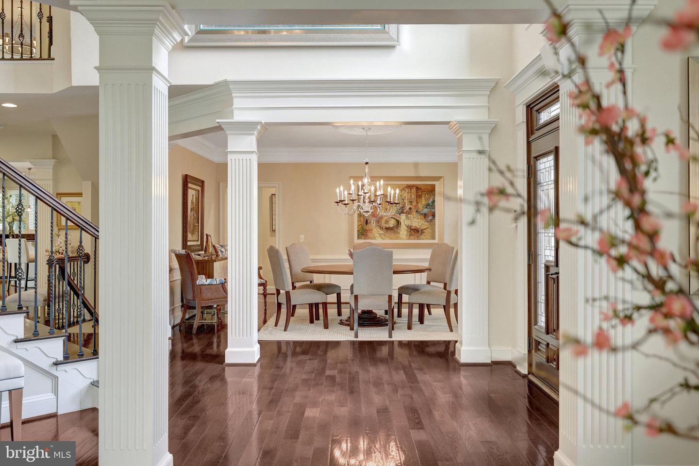 1678 Hunting Crest Way