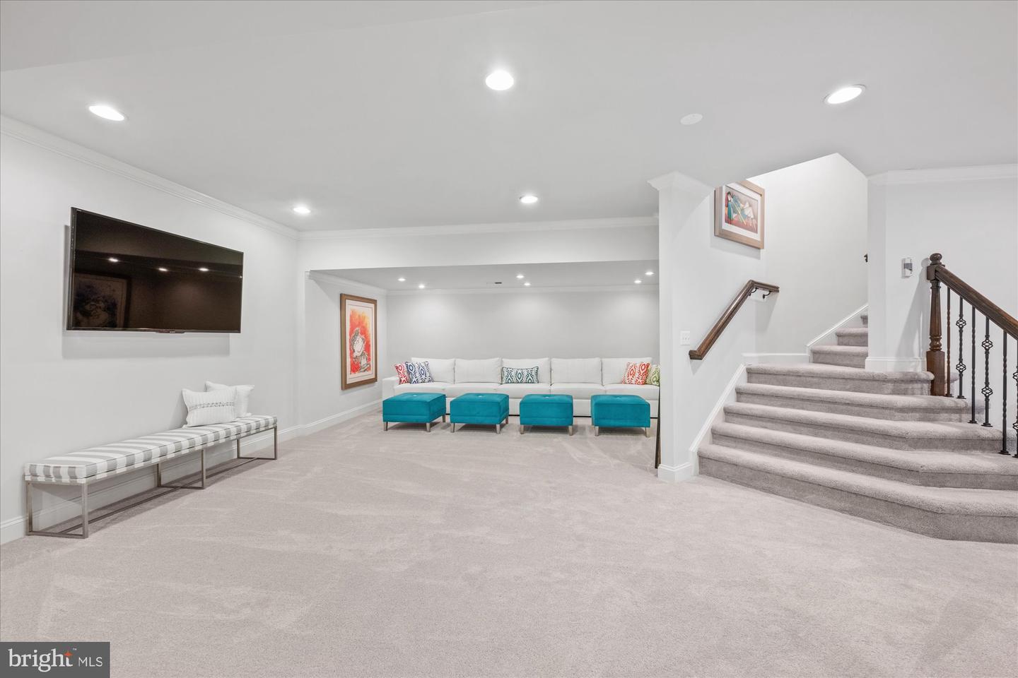 1678 Hunting Crest Way