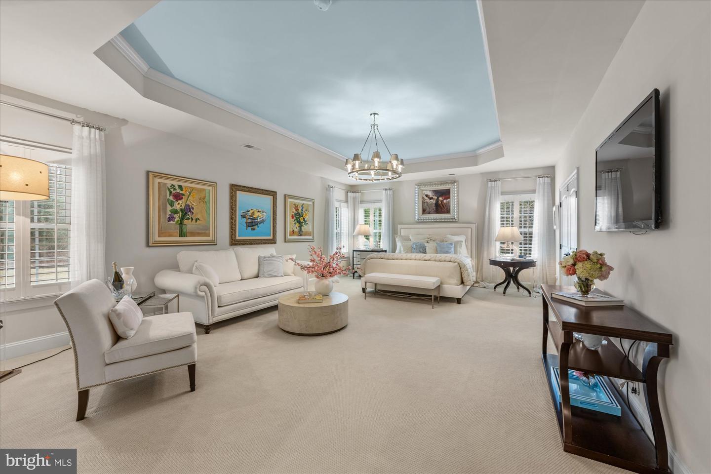 1678 Hunting Crest Way
