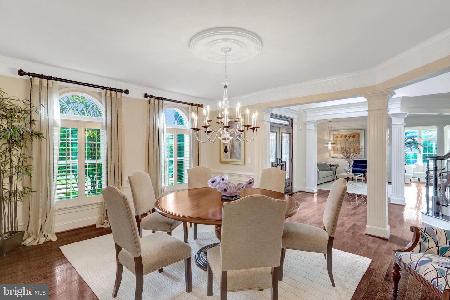 1678 Hunting Crest Way