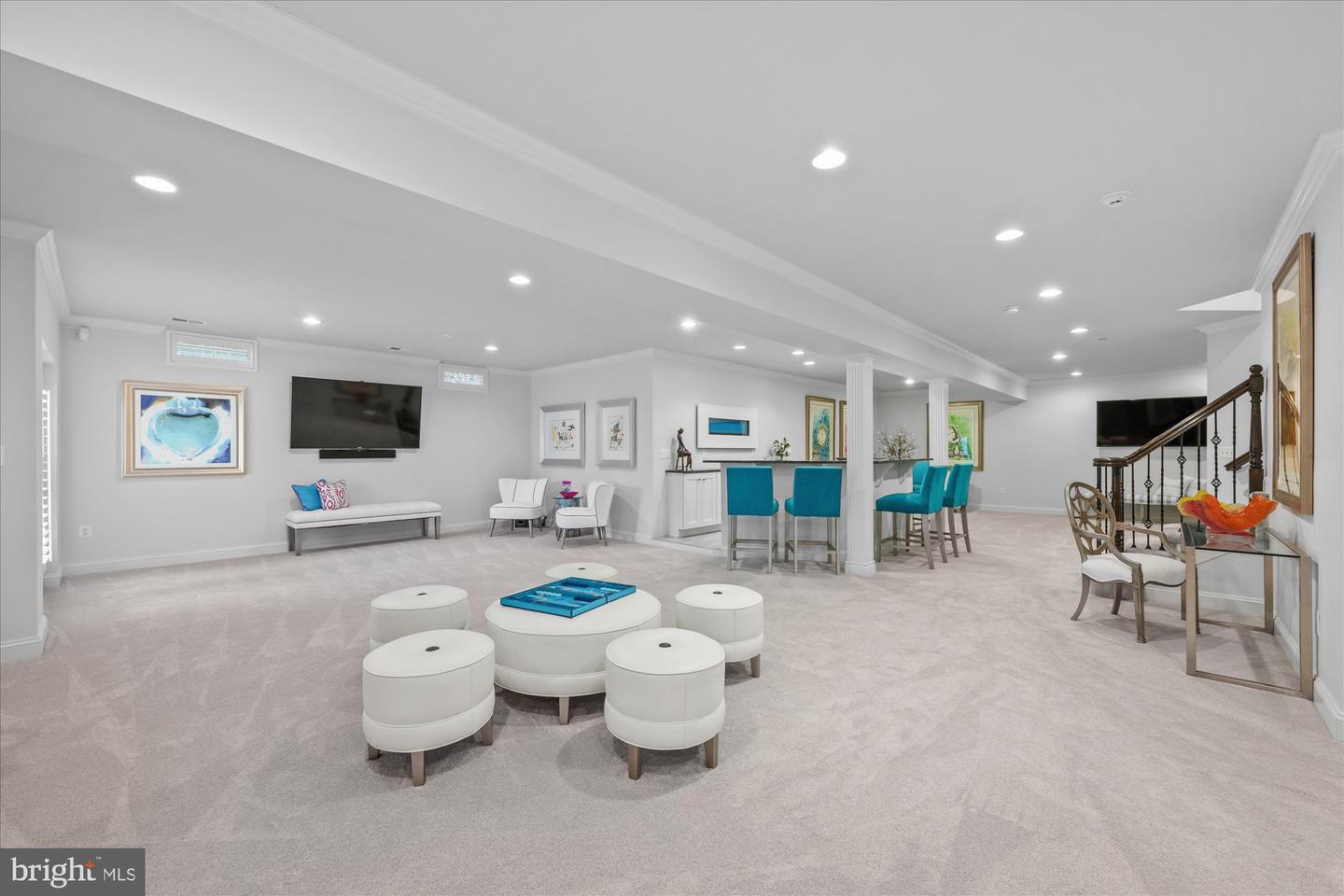 1678 Hunting Crest Way