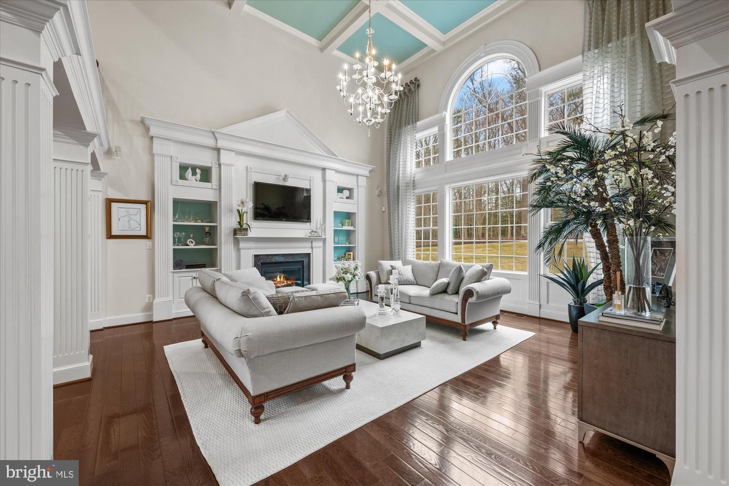 1678 Hunting Crest Way