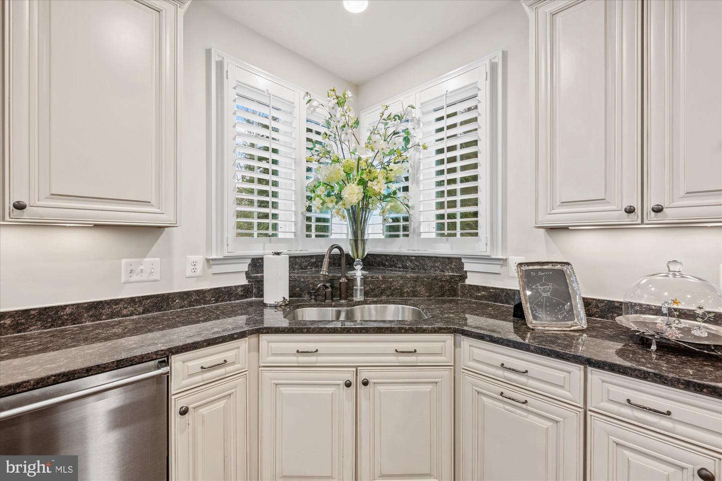 1678 Hunting Crest Way