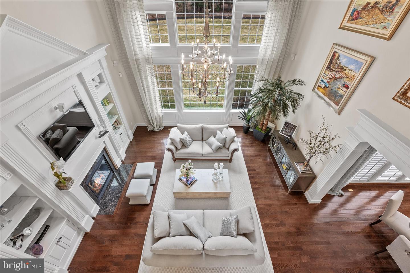 1678 Hunting Crest Way