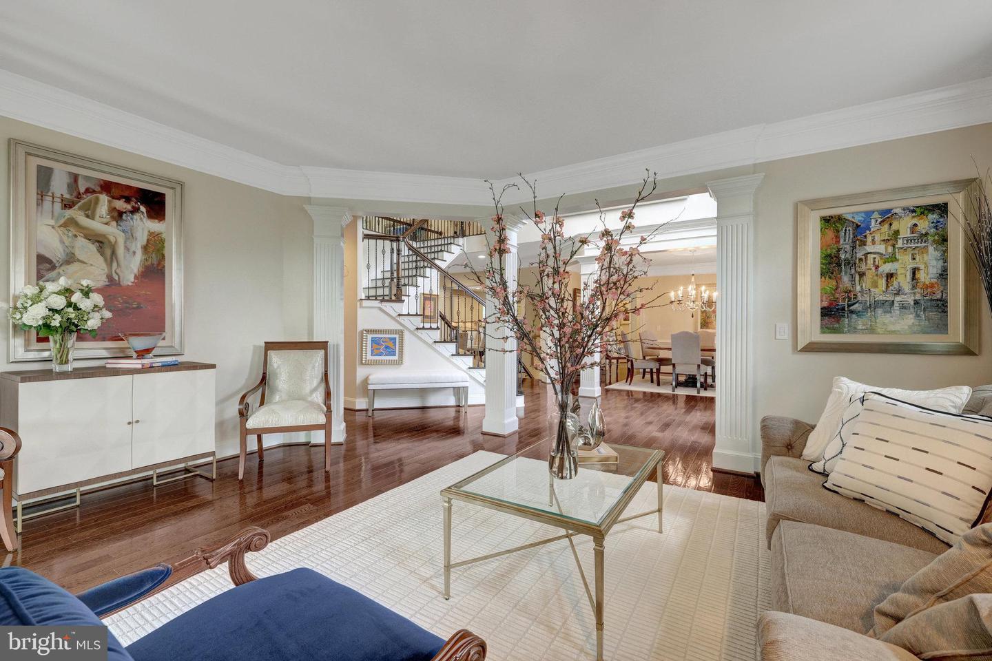 1678 Hunting Crest Way