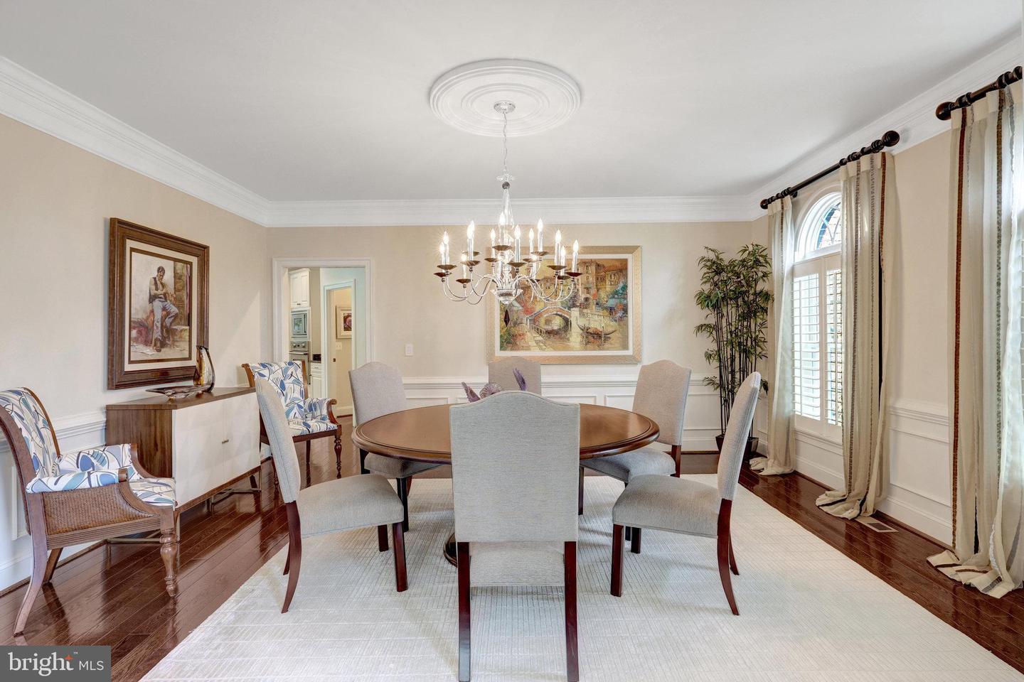 1678 Hunting Crest Way