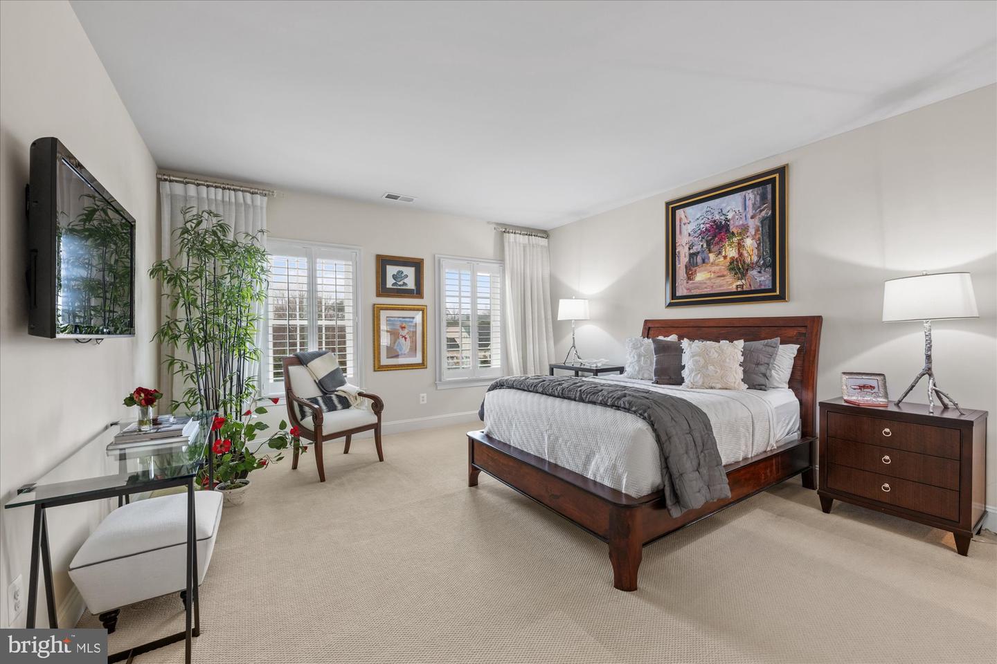 1678 Hunting Crest Way