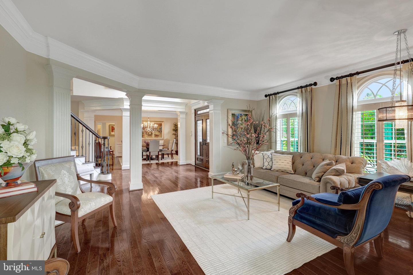 1678 Hunting Crest Way