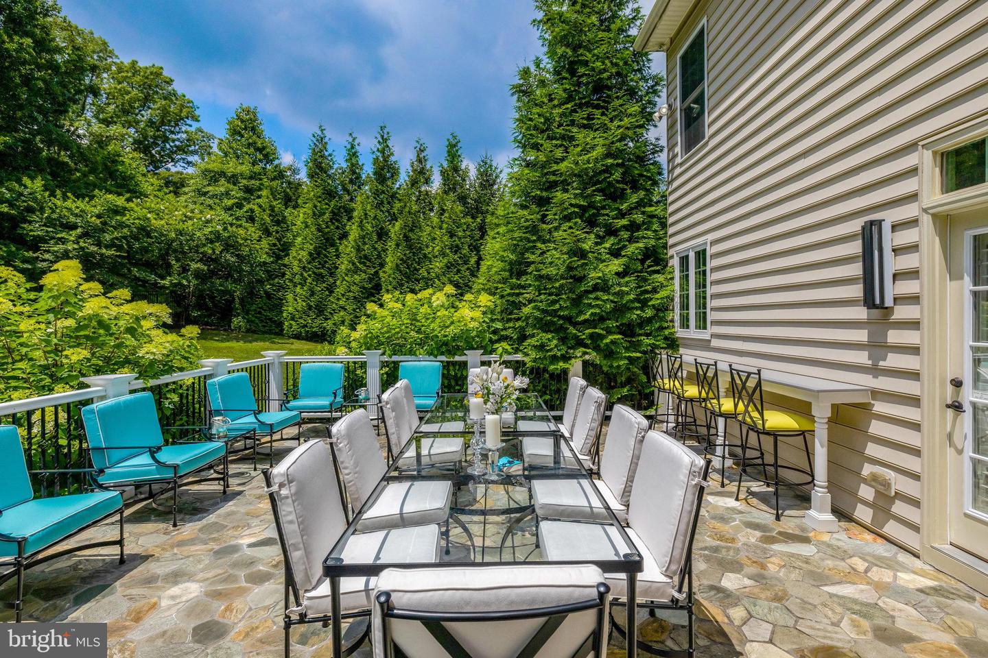 1678 Hunting Crest Way