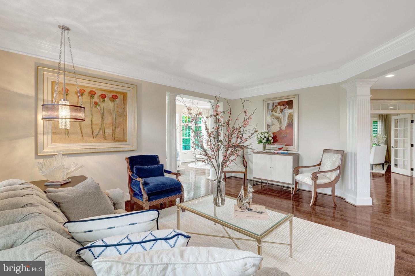 1678 Hunting Crest Way